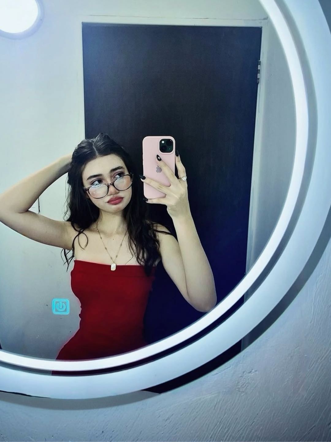 Ashley — random video chat on Shagle